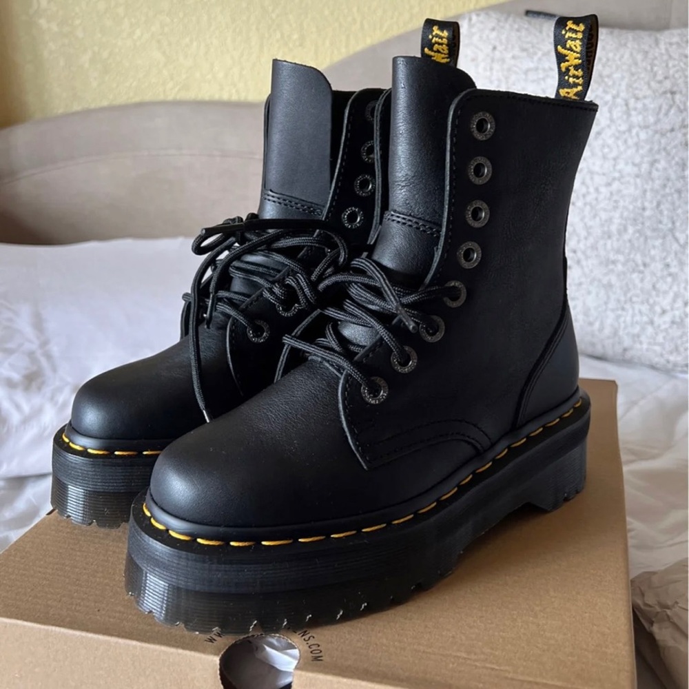 Dr. Marten Jadon lll Platform Boots